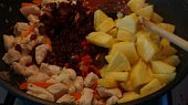 Bengalúru -  kuřecí kousky ve sladkopálivé omáčce (s protlakem a zbytkem ingrediencí)