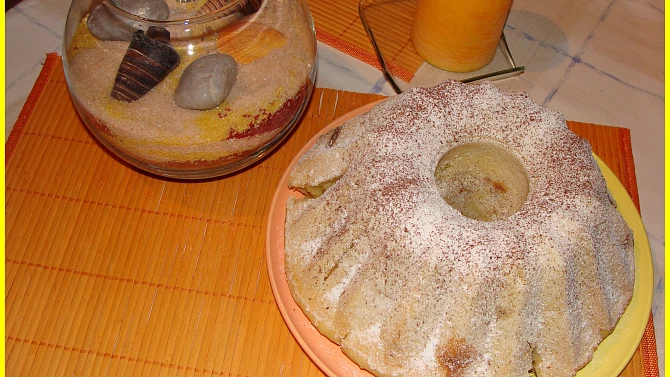 Bramborová bábovka s ořechy