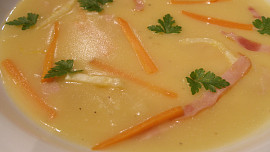 Bramborová krémová polévka se sýrem