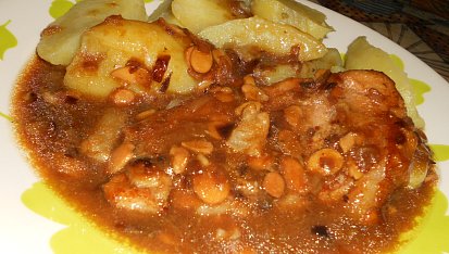 Česnekovo-cibulkové kotletky s mandlovými lupínky