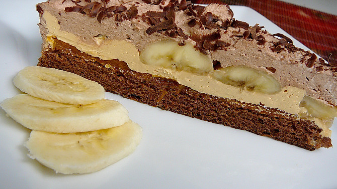 Čoko-karamelový řez s restovaným banánem
