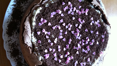 Čokoládový dort Pavlova, nebyli maliny ani jahody... :-)