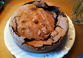 Čokoládový dort Pavlova (korpus před ozdobením)