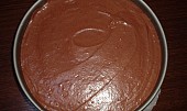 Čokoládový pivní dort (po smíchání s moukou vylijeme do dortové formy)