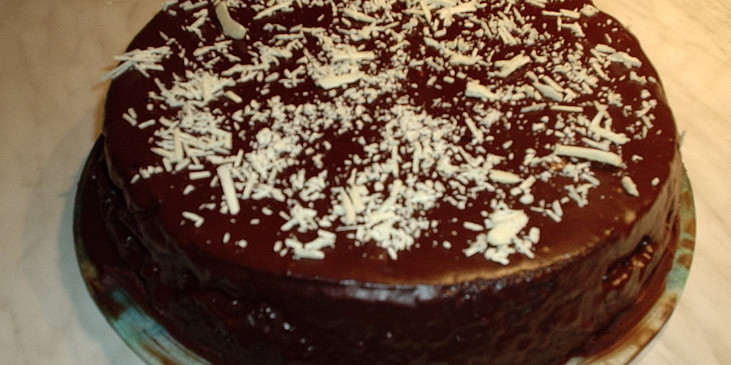 Čokoládový pivní dort (vychladlý korpus potřeme vychladlou polevou a…)