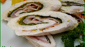 Dietní kuřecí roládka s přílohou a zeleninovým salátem