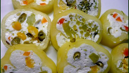 Dietní tvarohové bábovičky se zeleninou - nepečené, Plněná čerstvá paprika - řezy