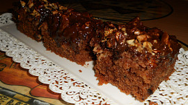 Dobrota z jablek a ořechů