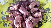 Jehněčí vnitřnosti na zelenině