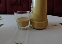 Karamelový likér zvaný tlamolep
