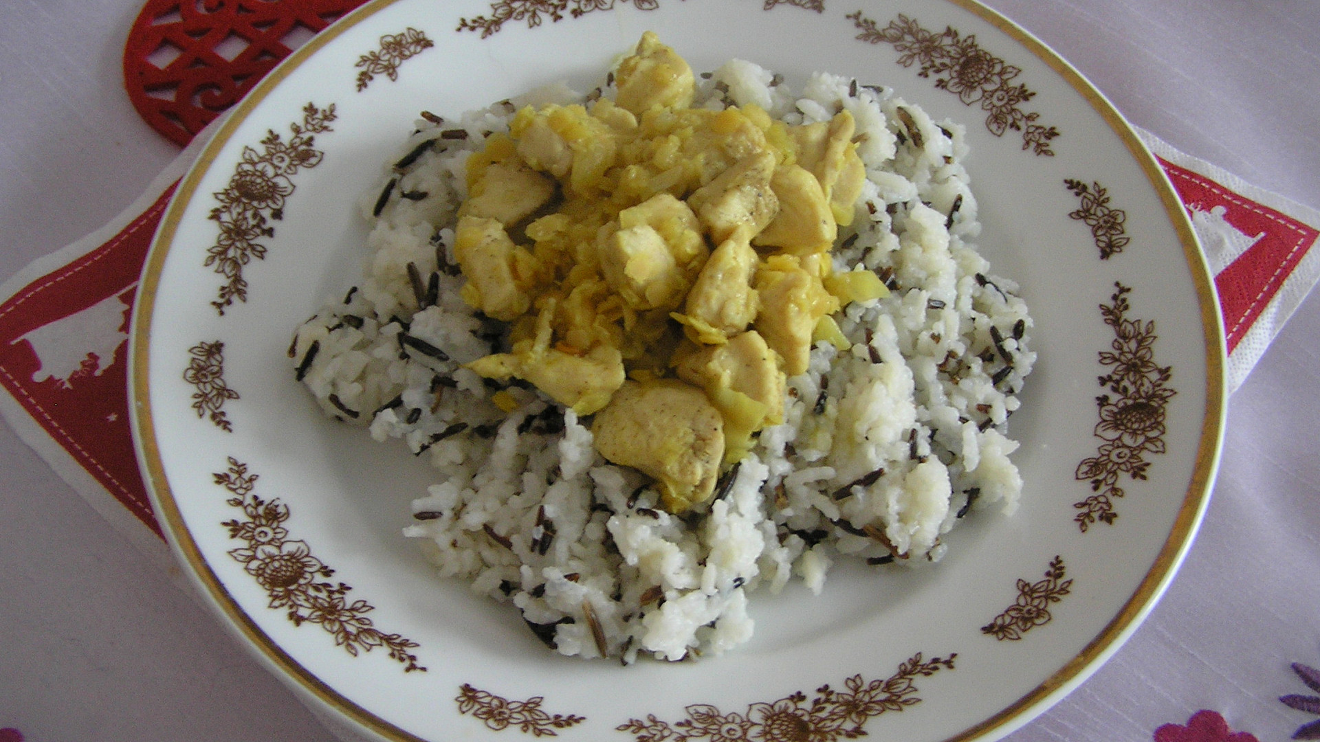 Kuře na kari se zázvorem, čočkou a rýží