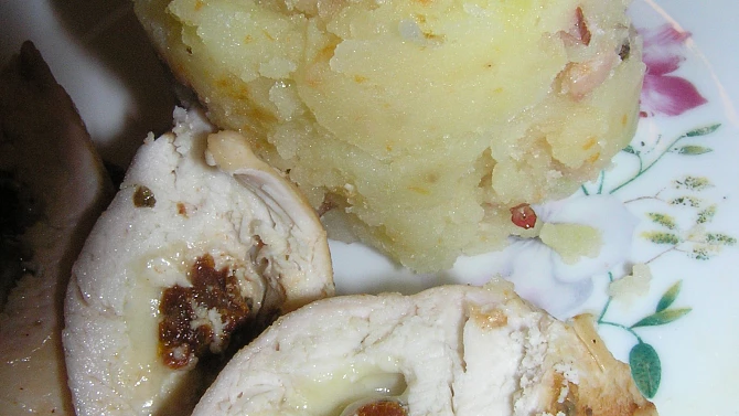 Kuřecí prsa plněná mozzarellou a sušenými rajčaty