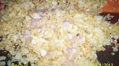 Kureci prsicka ze dvou ingredienci, Drobecky pekne vmackneme do masa