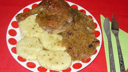 Kysané zelí na slanině a jablku