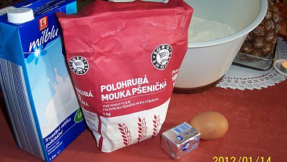 Lívance z polohrubé mouky a bez cukru, potřebné suroviny