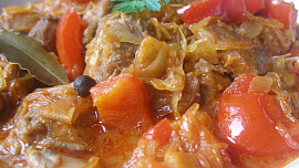 Maďarský krůtí perkelt se zelím