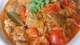 Maďarský krůtí perkelt se zelím