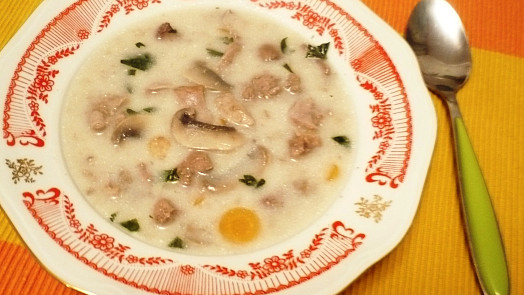Masová polévka skoro maďarská