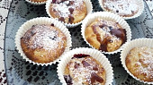 Muffiny s jablky a ostružinami