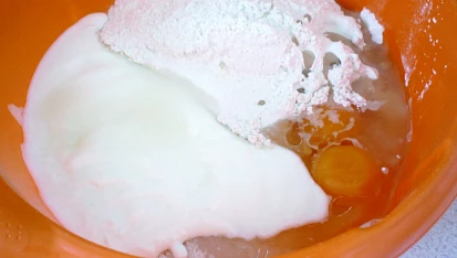 Muffiny s jablky a ostružinami