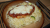 Obalované kuře se sýrem na špagetách a cuketě, Naservírovaná porce 2