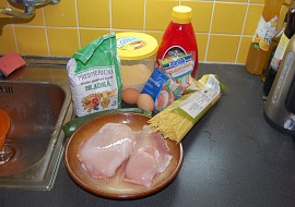 Obalované kuře se sýrem na špagetách a cuketě (Ingredience)