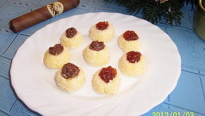 Oči, vlevo jsou s nutelou, vpravo s marmeládou