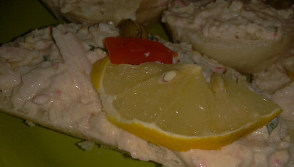 Opravdu výtečná pomazánka z krabích tyčinek, slaniny, sýra a smetany