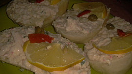 Opravdu výtečná pomazánka z krabích tyčinek, slaniny, sýra a smetany