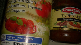 Pečený losos s tomatovou omáčkou a bramborovými placičkami