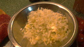 Pikantní hovězí závitek na sušených rajčátkách a hlívě  s kaparovou náplní