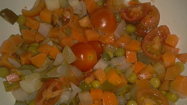 Pikantní hovězí závitek na sušených rajčátkách a hlívě  s kaparovou náplní