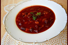Pikantní polévka z červené řepy