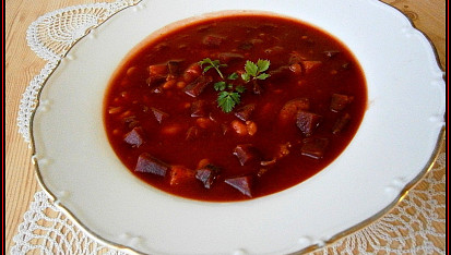 Pikantní polévka z červené řepy