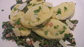 Plněné bramborové ravioli s mangoldem