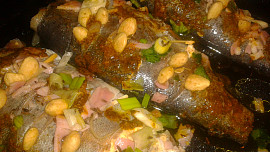 Pstruh  plněný, s vůní bylinek, mandlí a koření