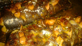 Pstruh  plněný, s vůní bylinek, mandlí a koření