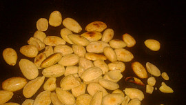 Pstruh  plněný, s vůní bylinek, mandlí a koření