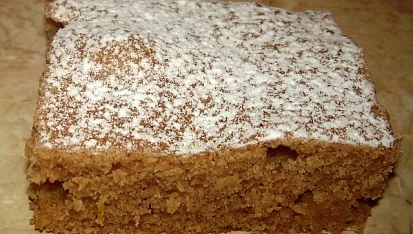 Skořicová buchta s ovocem
