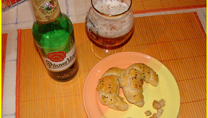 Škvarkovo-česnekové rohlíčky