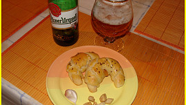 Škvarkovo-česnekové rohlíčky