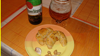 Škvarkovo-česnekové rohlíčky