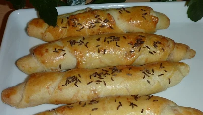 Škvarkovo-česnekové rohlíčky