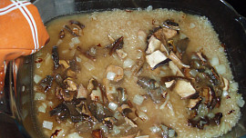 Zapečené rizoto s masem a houbami