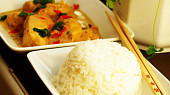 Asijské kuřecí karí s jasmínovou rýží