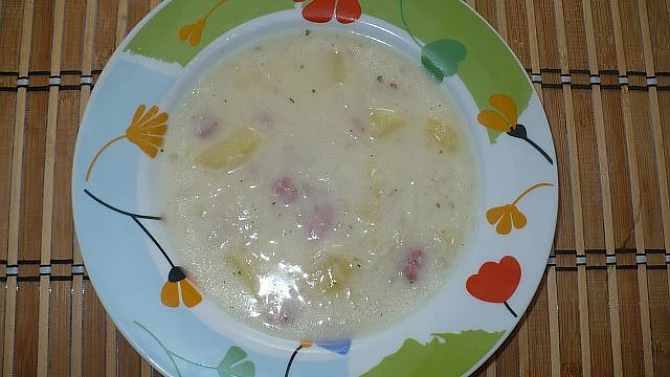 Bílá zelňačka s uzeným