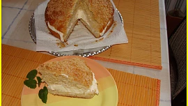 Bochánek plněný kokosovým krémem Bochánek plněný kokosovým krémem