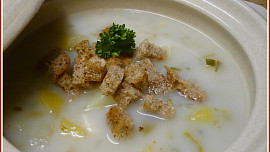 Bramborová polévka s tvarůžky