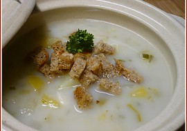 Bramborová polévka s tvarůžky
