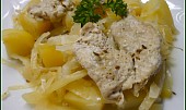Česnekové smotky z vepřového masa na bramborách a zelí v PH